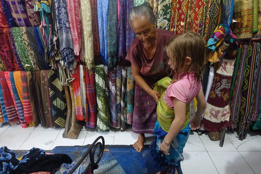 Buying sarongs and sashes in Bali