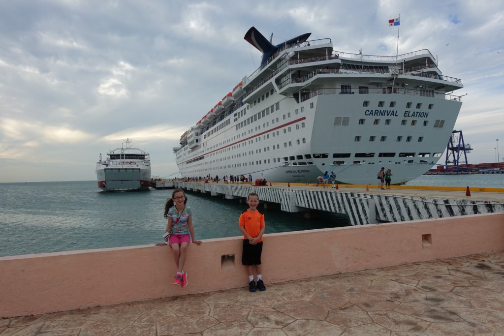 kids in front of a cruise ship