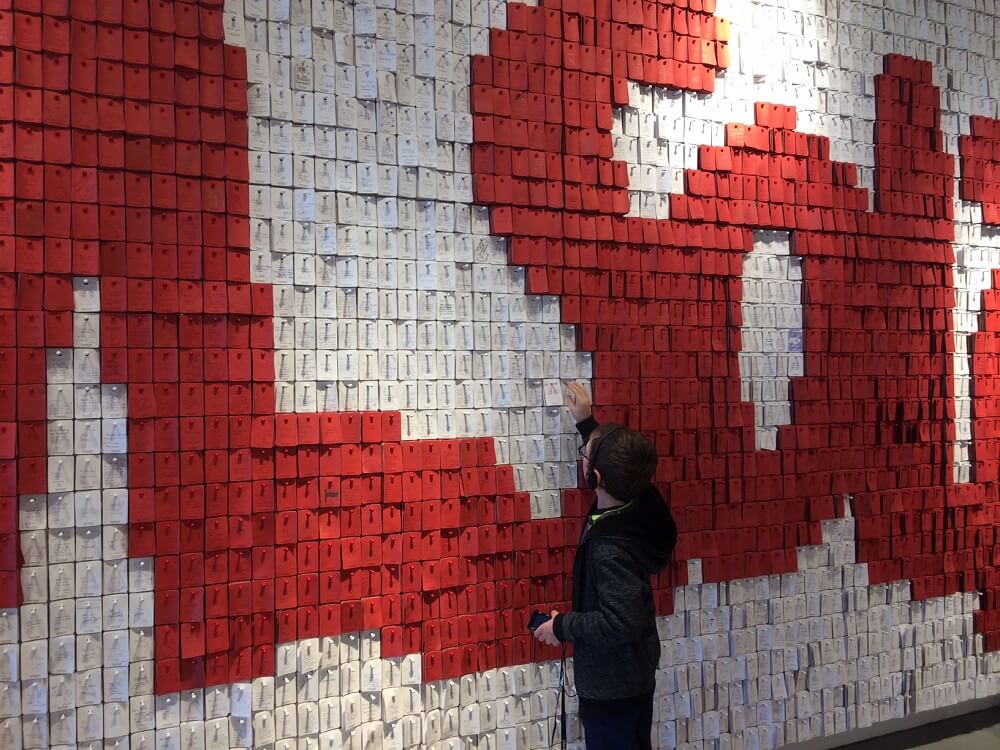 Adding our thoughts to the wall in the European Solidarity Museum