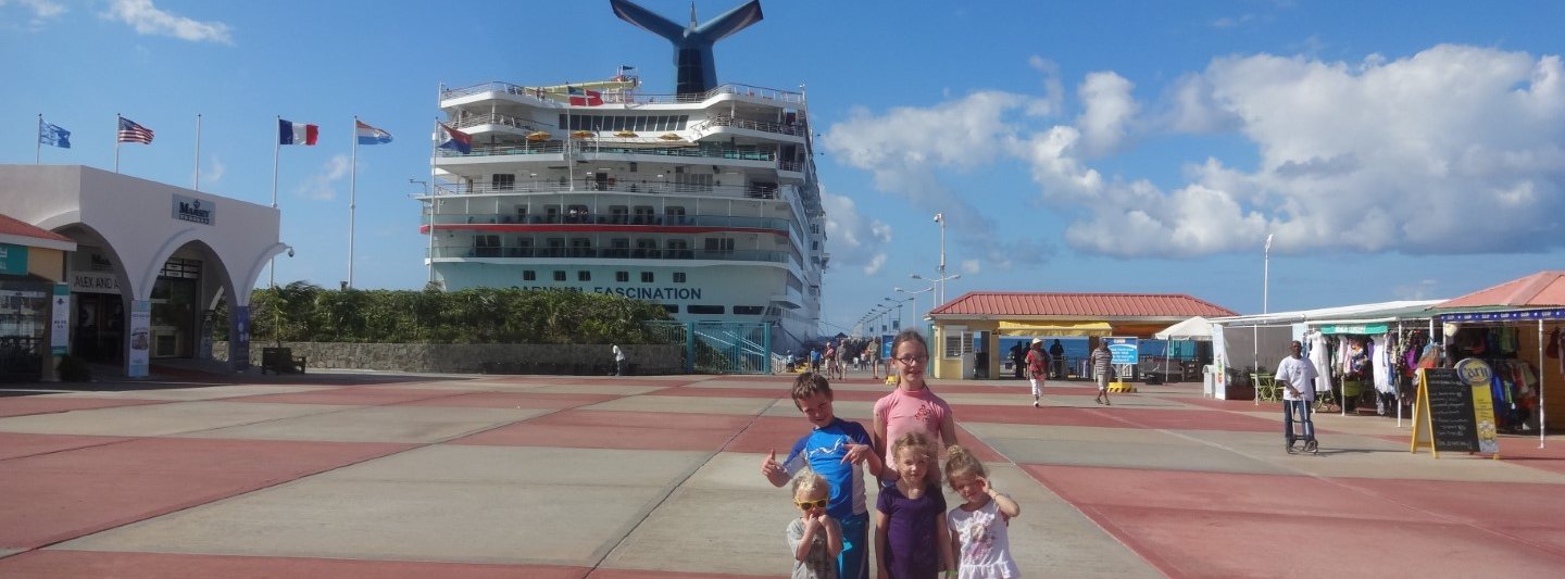 kids in front of Carnival Fascination