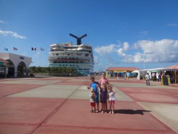 kids in front of Carnival Fascination
