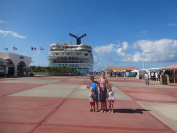 kids in front of Carnival Fascination