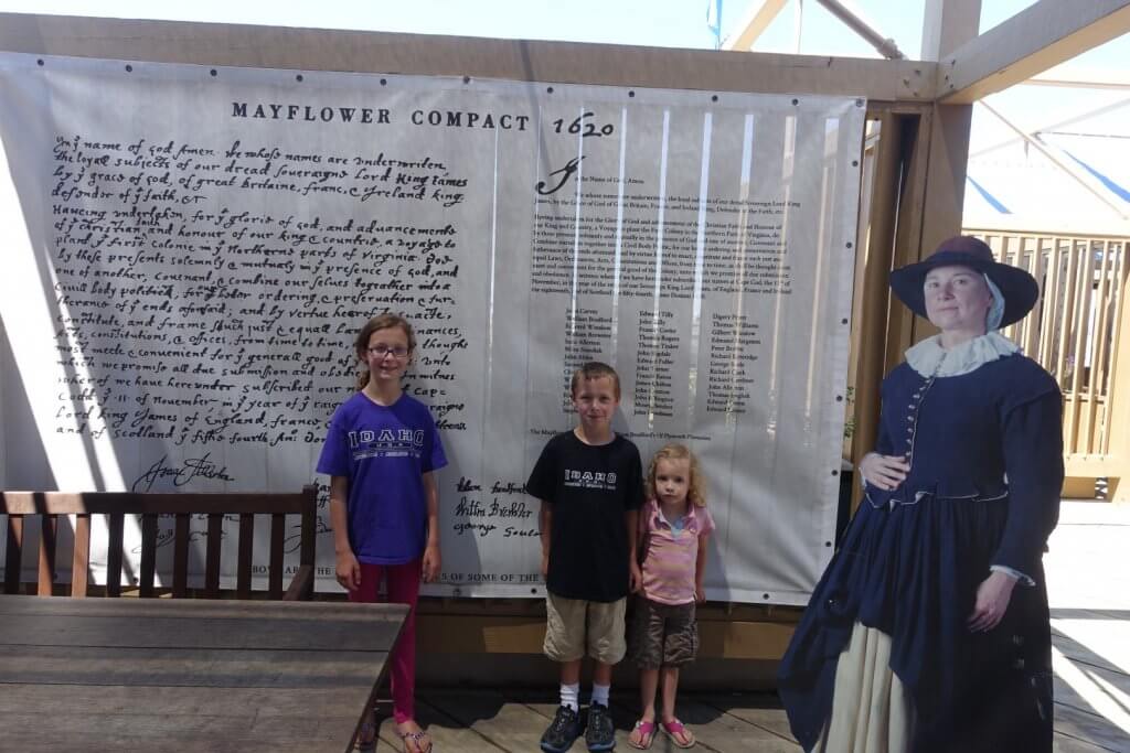 kids in front of museum display