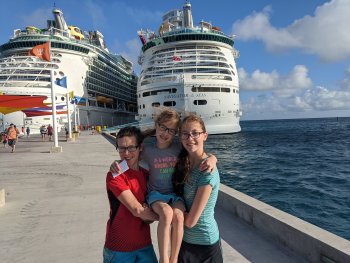 three kids in front of cruise ships