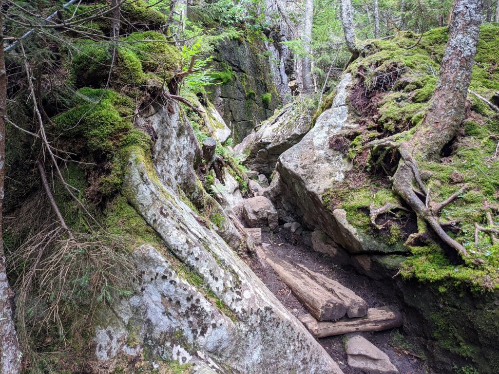 hiking path between large rocks