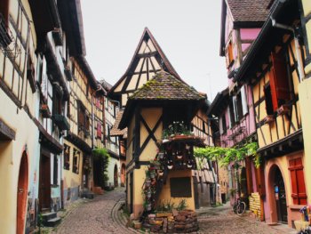 cobble streets and colorful buildings