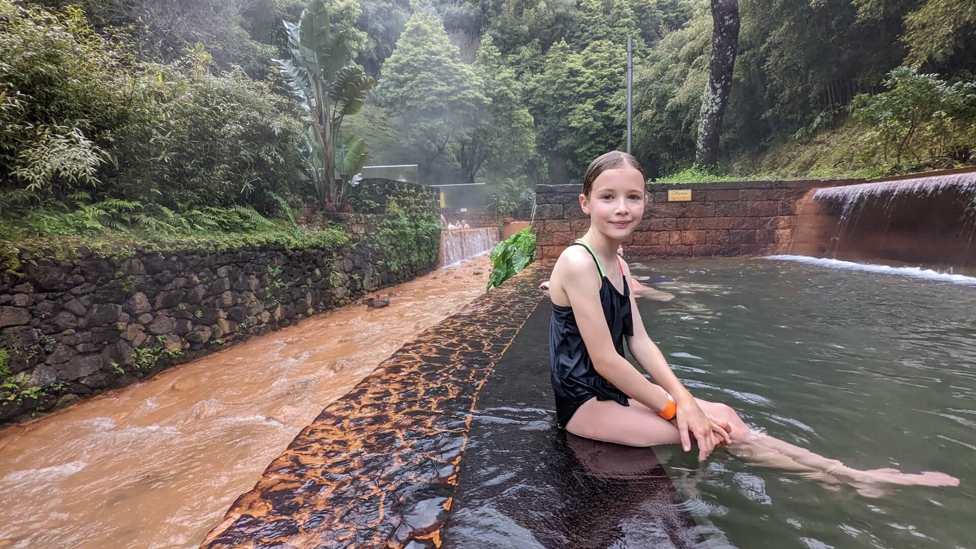 girl in hot pool above orange river
